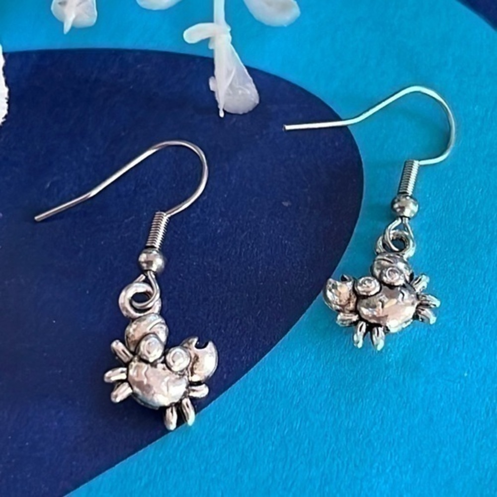 Must have this cute New Set of Silver Dangle Earrings- Crabs 🦀
